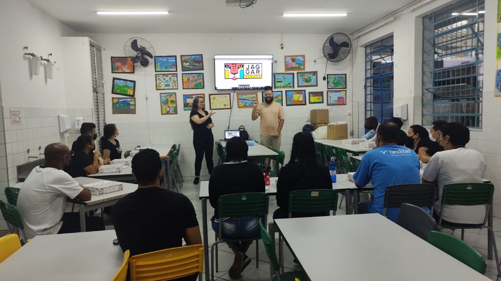 Workshop JP pintura alunos deficiência auditiva da rede pública de ensino